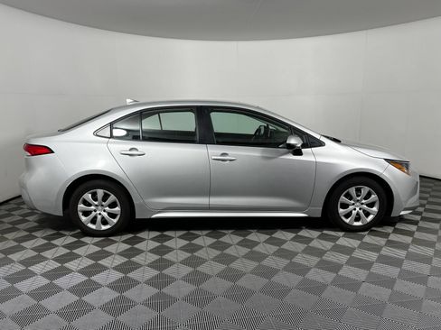 Used 2025 Toyota Corolla LE FWD image 4
