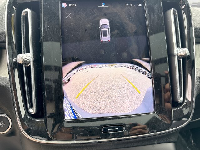Certified 2024 Volvo XC40 B5 Core AWD/4WD image 28