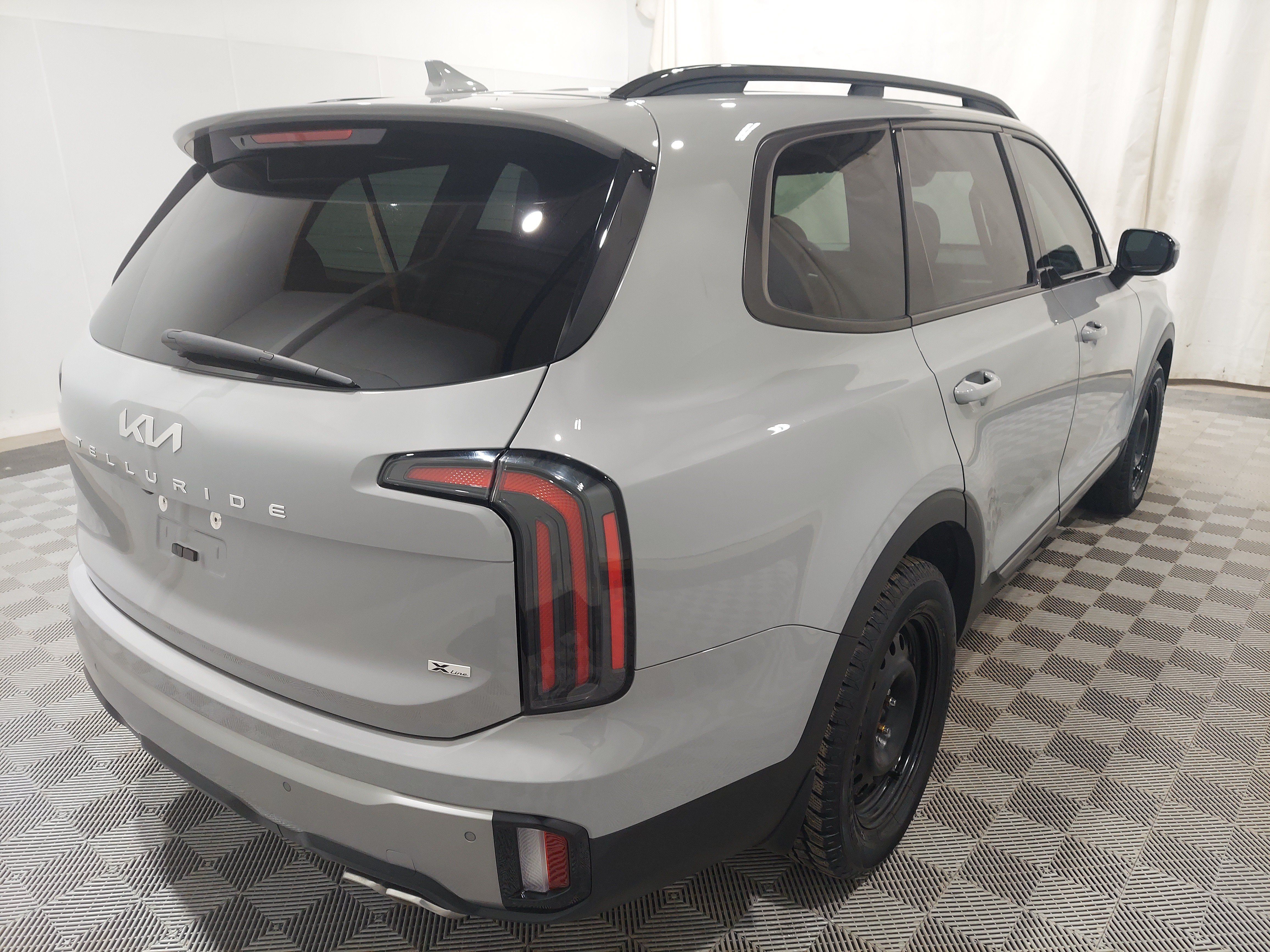 Used 2023 Kia Telluride SX X-Line AWD/4WD image 3
