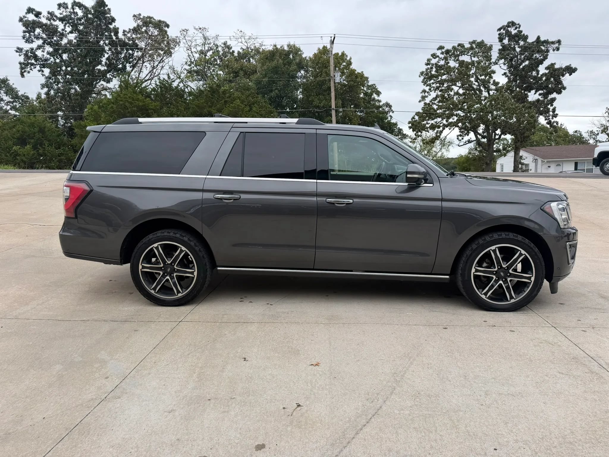 Used 2019 Ford Expedition Max Limited w/ Special Edition Package AWD/4WD image 2