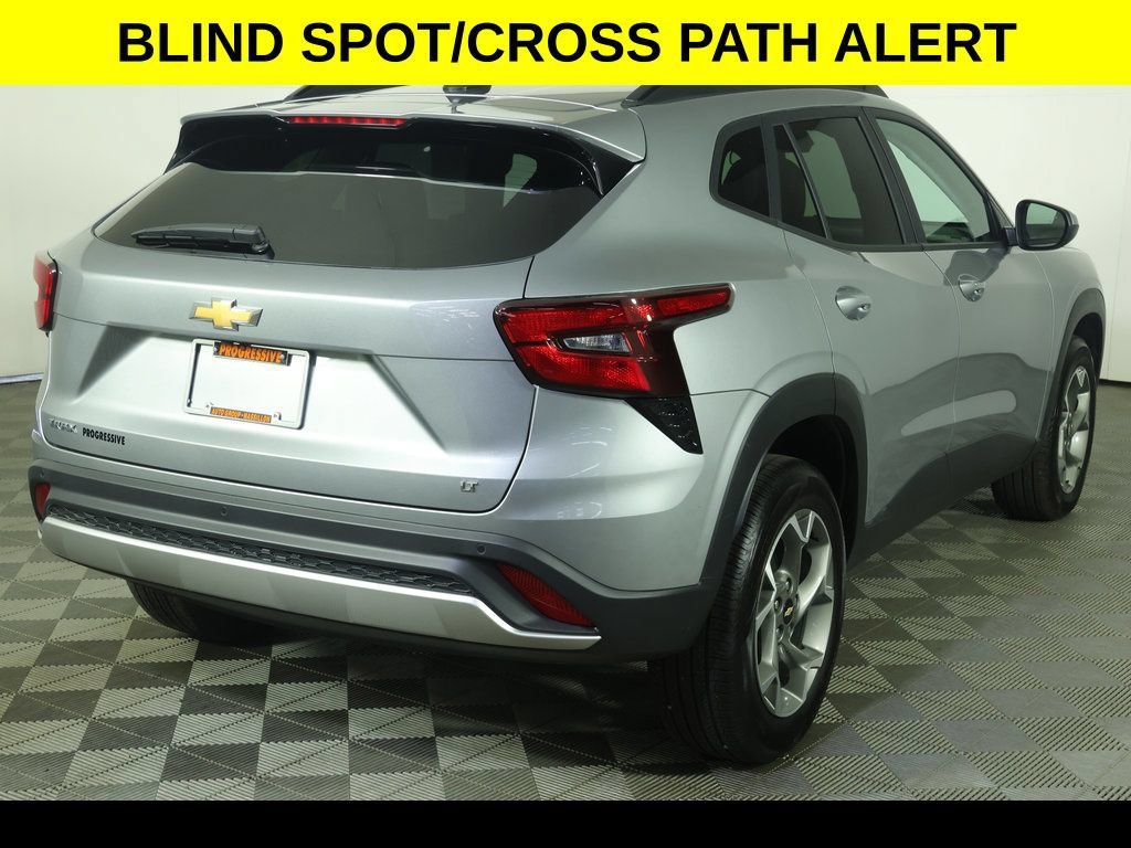 Used 2025 Chevrolet Trax LT w/ Driver Confidence Package FWD image 8