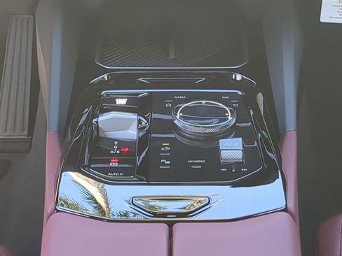 New 2026 BMW 530i xDrive w/ Premium Package image 18