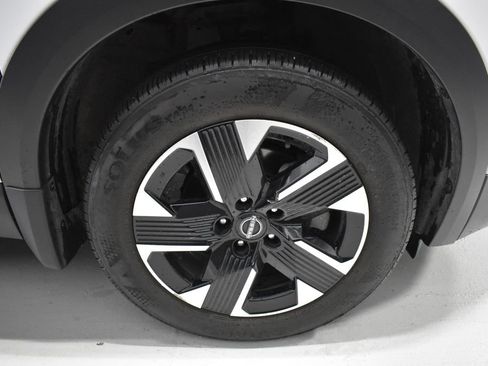 Certified 2025 Nissan Kicks SV AWD/4WD image 10