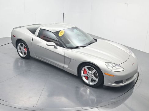 Used 2005 Chevrolet Corvette Coupe w/ Preferred Equipment Group RWD image 39