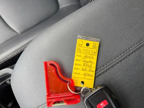 Used 2022 Toyota RAV4 XLE Premium image 38