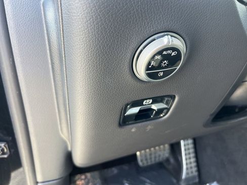 Used 2025 Mercedes-Benz GLC 43 AMG 4MATIC image 38