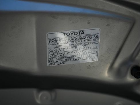 Used 2022 Toyota Corolla LE w/ Carpet Mat Package (TMS) FWD image 26