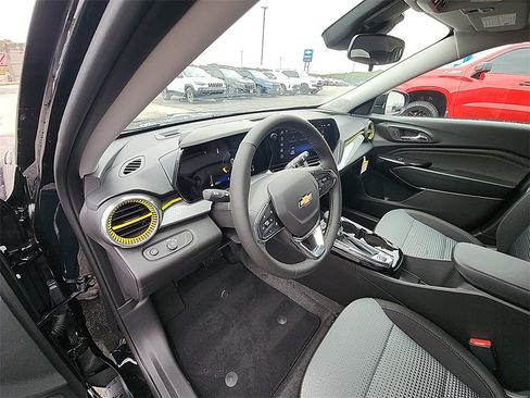 New 2026 Chevrolet Trax LT w/ Driver Confidence Package image 14