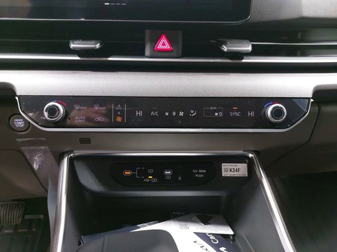 New 2026 Kia Carnival EX FWD image 22