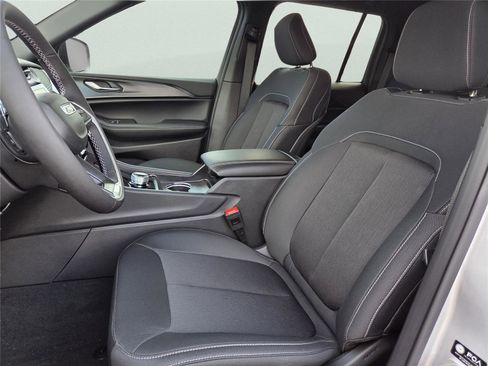 New 2025 Jeep Grand Cherokee Laredo X w/ Luxury Tech Group I image 17