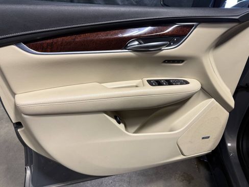 Used 2018 Cadillac XT5 Luxury w/ Driver Awareness Package AWD/4WD image 18