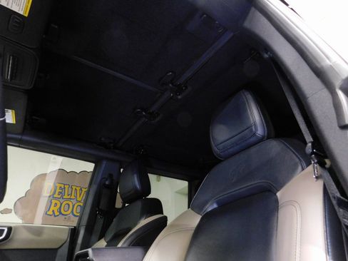 Used 2024 Ford Bronco Wildtrak image 39