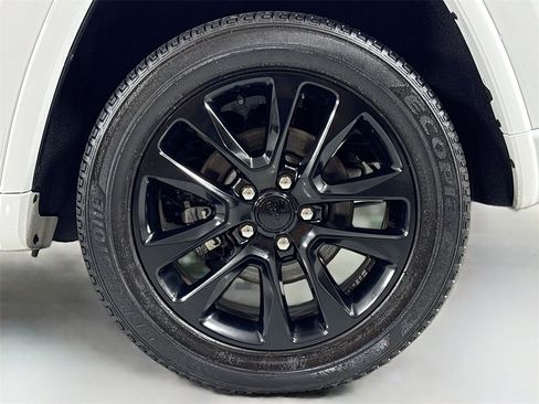 Used 2022 Jeep Grand Cherokee Laredo X image 10