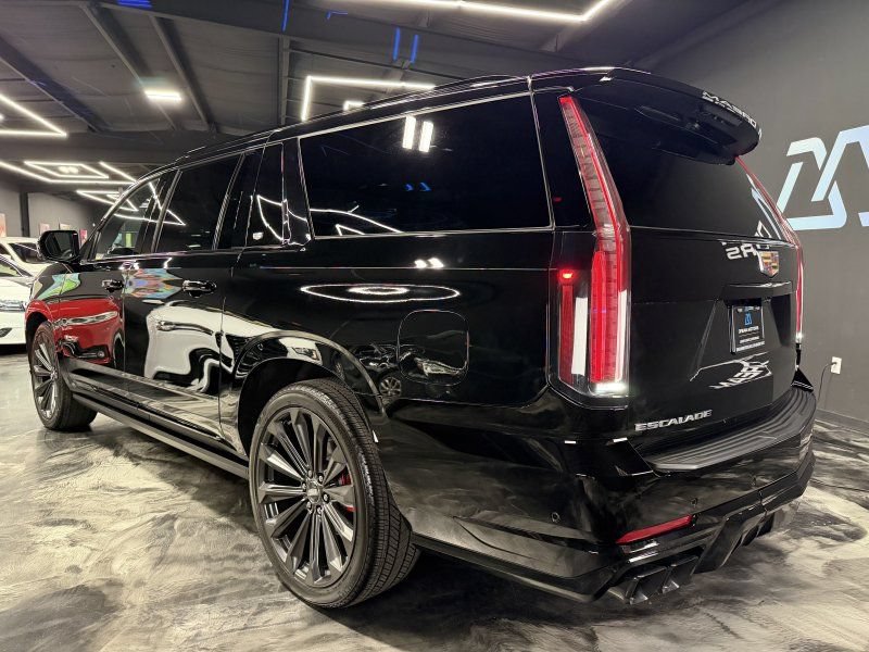 Used 2026 Cadillac Escalade ESV V AWD/4WD image 7