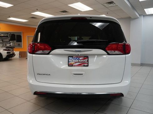 Used 2017 Chrysler Pacifica Touring Plus image 12