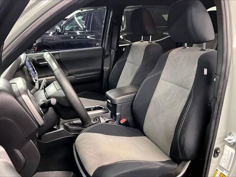 Used 2023 Toyota Tacoma TRD Off-Road image 7