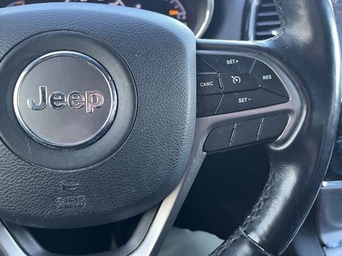 Used 2021 Jeep Grand Cherokee Laredo X image 18