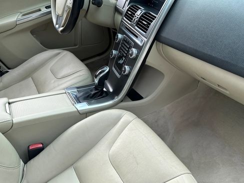 Used 2016 Volvo XC60 T5 Premier image 31