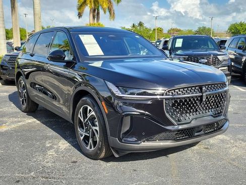 Used 2025 Lincoln Nautilus Premier w/ Jet Appearance Package image 2