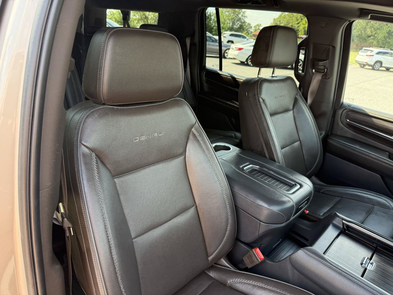 Used 2023 GMC Yukon XL Denali AWD/4WD image 23