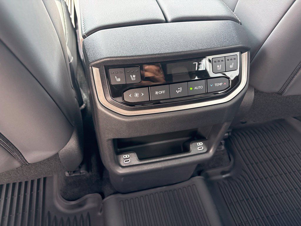 Used 2026 Lexus TX 500h AWD w/ Technology Package image 18