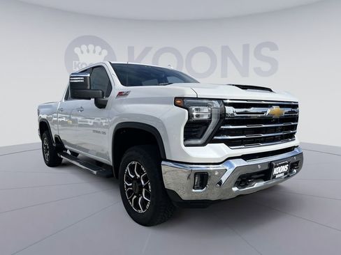 Used 2024 Chevrolet Silverado 2500 LTZ w/ LTZ Plus Package AWD/4WD image 10