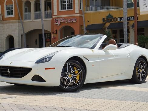 Used 2017 Ferrari California T RWD image 9