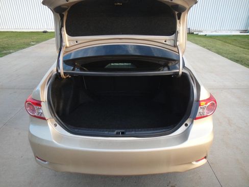 Used 2011 Toyota Corolla LE image 18