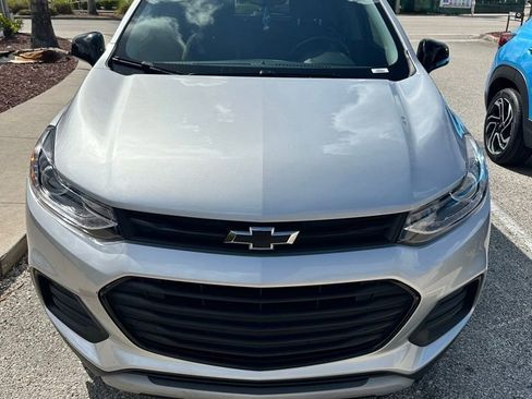 Used 2019 Chevrolet Trax LT w/ Redline Edition FWD image 2