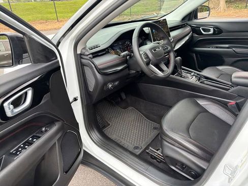 Used 2022 Jeep Compass Trailhawk w/ Trailhawk Convenience Group AWD/4WD image 13