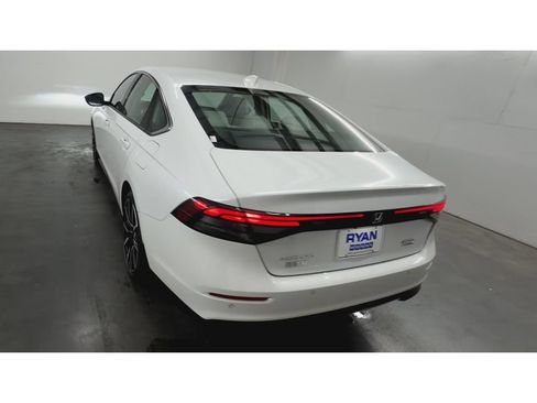 Used 2024 Honda Accord Touring image 7