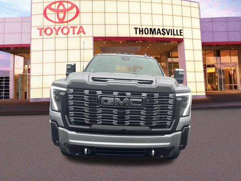 Used 2025 GMC Sierra 2500 Denali Ultimate image 2