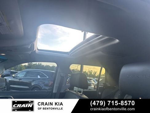 Used 2017 GMC Yukon Denali w/ Open Road Package AWD/4WD image 4