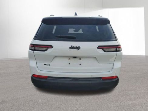 Used 2023 Jeep Grand Cherokee L Laredo image 16