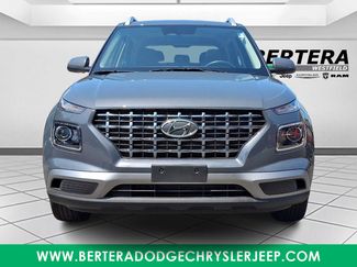 Used 2024 Hyundai Venue SEL FWD video 2