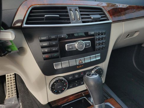 Used 2013 Mercedes-Benz C 250 Sedan image 22