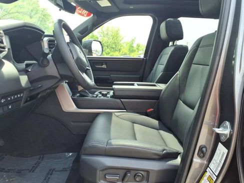 Used 2025 Toyota Tundra Limited AWD/4WD image 17