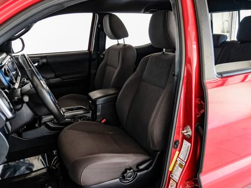 Used 2018 Toyota Tacoma TRD Sport w/ Technology Package RWD image 28
