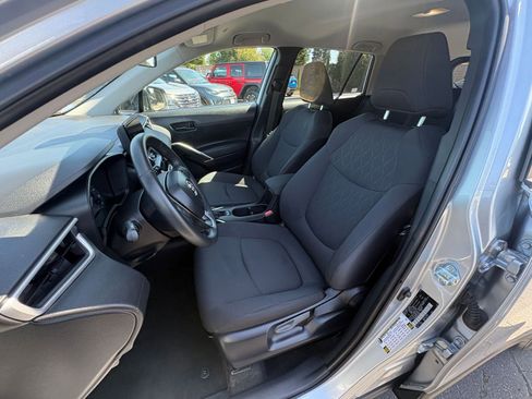 Used 2025 Toyota Corolla Cross LE FWD image 36