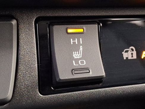 Used 2025 Toyota RAV4 XLE Premium image 24