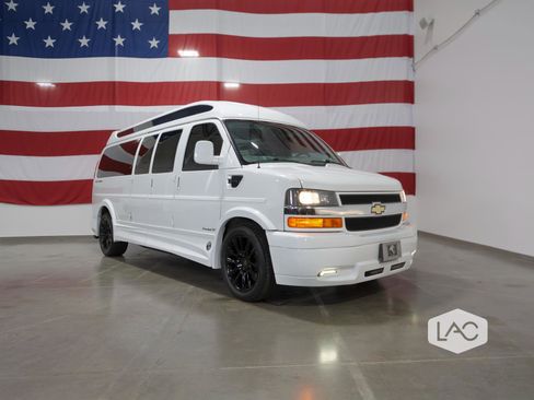 Used 2019 Chevrolet Express 2500 Extended w/ Enhanced Convenience Package image 11