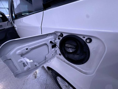 Used 2017 Toyota Sienna XLE Premium w/ Protection Package image 40