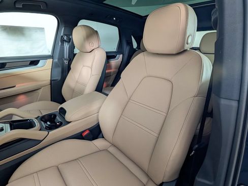 New 2026 Porsche Cayenne AWD/4WD image 5