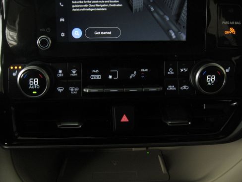 Used 2024 Toyota Highlander XLE image 18