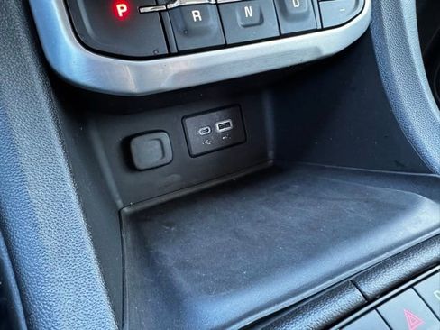 Used 2021 GMC Acadia SLE w/ Driver Convenience Package image 15