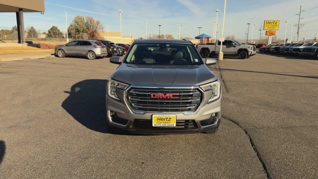 Used 2024 GMC Terrain SLT AWD/4WD image 3