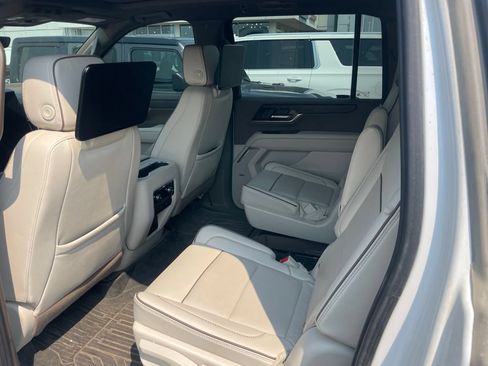 Used 2025 GMC Yukon XL Denali w/ Denali Reserve Package AWD/4WD image 10