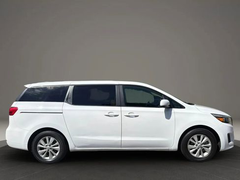 Used 2017 Kia Sedona LX FWD image 5