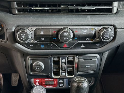 Used 2024 Jeep Wrangler Unlimited Rubicon 4xe AWD/4WD image 23