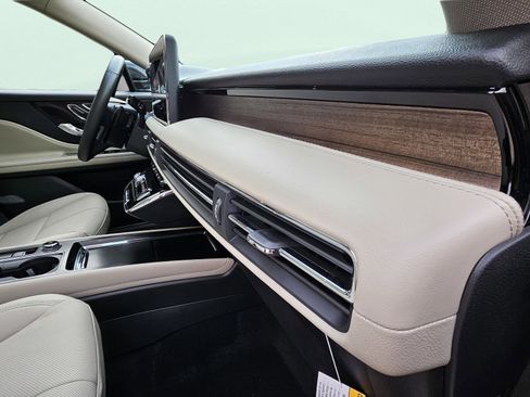 New 2026 Lincoln Corsair Reserve image 14